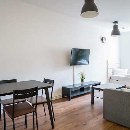 Fantastic 2 Bedroom Apartment Берлин Екстериор снимка