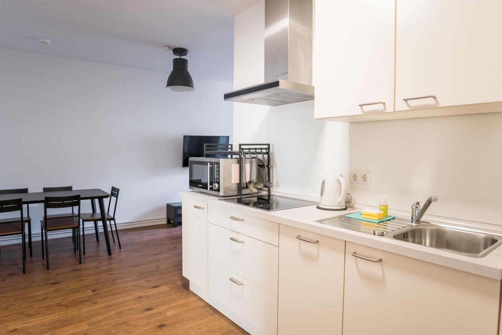 Fantastic 2 Bedroom Apartment Берлин Екстериор снимка