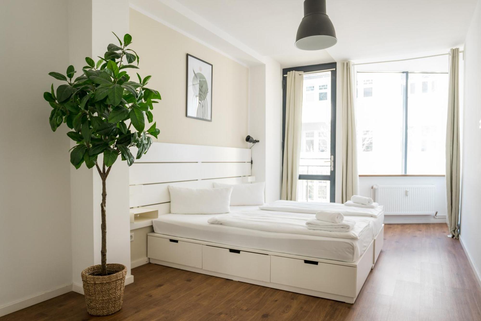 Fantastic 2 Bedroom Apartment Берлин Екстериор снимка